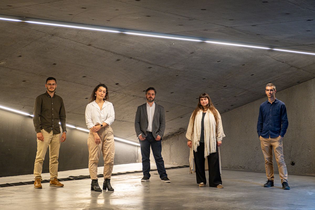 Retrato de grupo da equipa Insurgente no escritório em Ponta Delgada, Açores